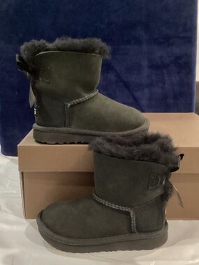 UGG Black Mini Bailey Bow Shearling Boots Kids Size 8 NWOB